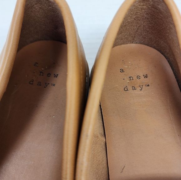 A New Day Brown Tan Loafers Flats Size 10 - Picture 3 of 7